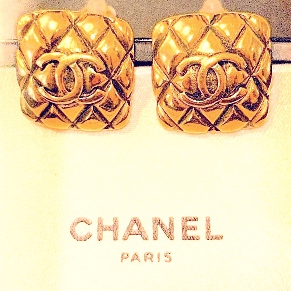 🟨CHANEL🟨VINTAGE🟨24K Gold Plated🟨Clip on Earrings - Picture 3 of 10